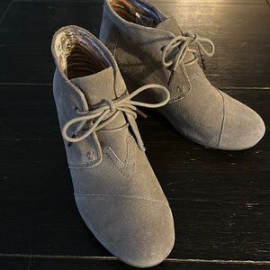 Tom’s Tan Suede Wedges size 9